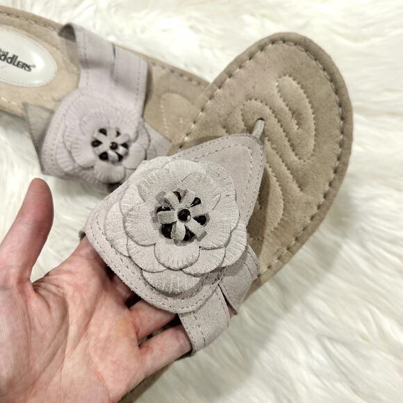 Cobbie Cuddlers Regina Suede Floral Sandal Sz 11W - Picture 2 of 8